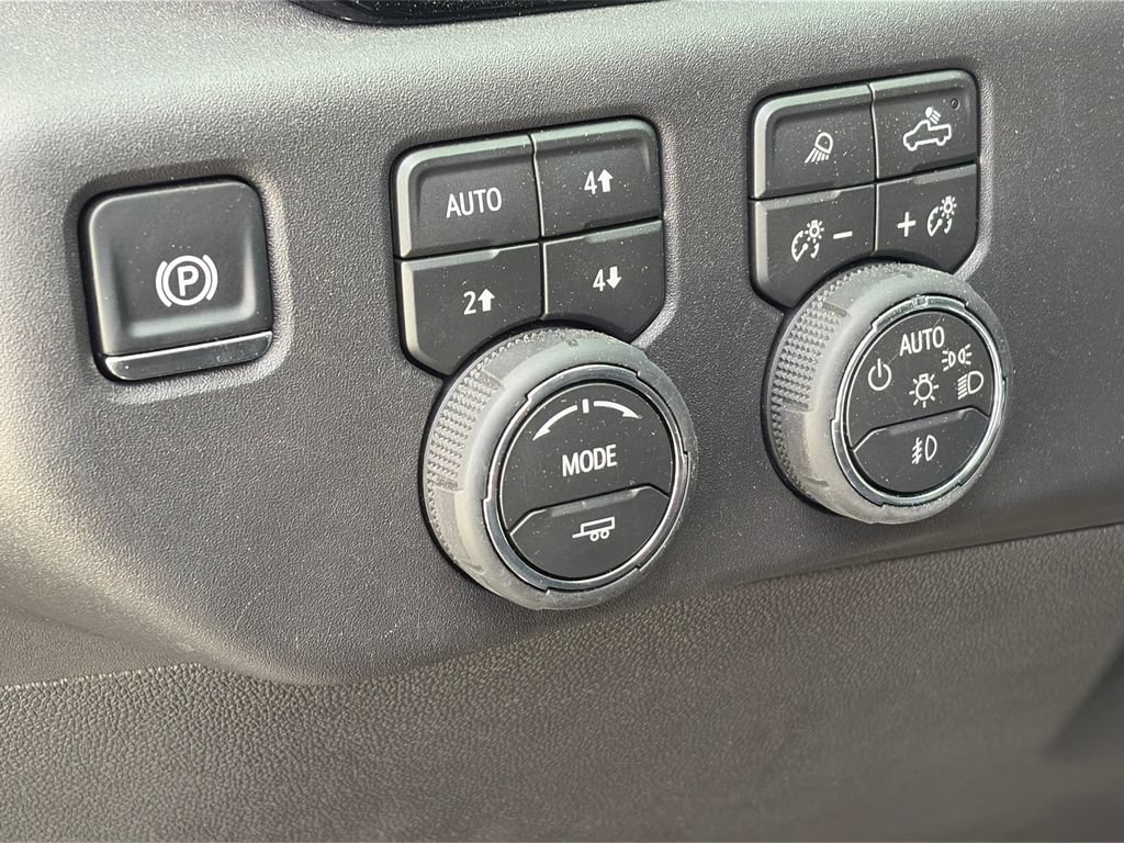 Used 2026 Chevrolet Silverado 1500 LT Trail Boss w/ LT Trail Boss Premium Package AWD/4WD image 17