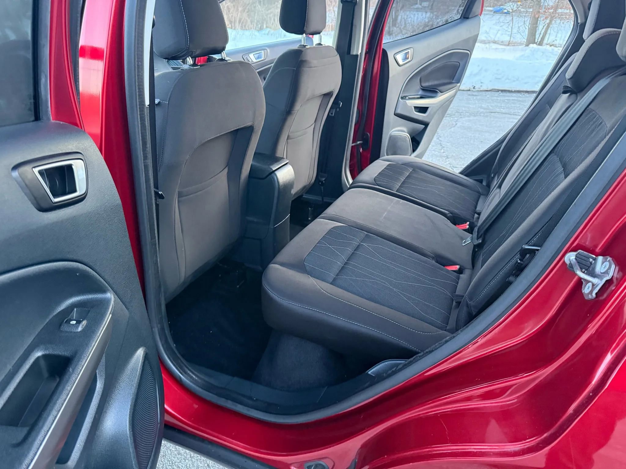 Used 2018 Ford EcoSport SE image 22