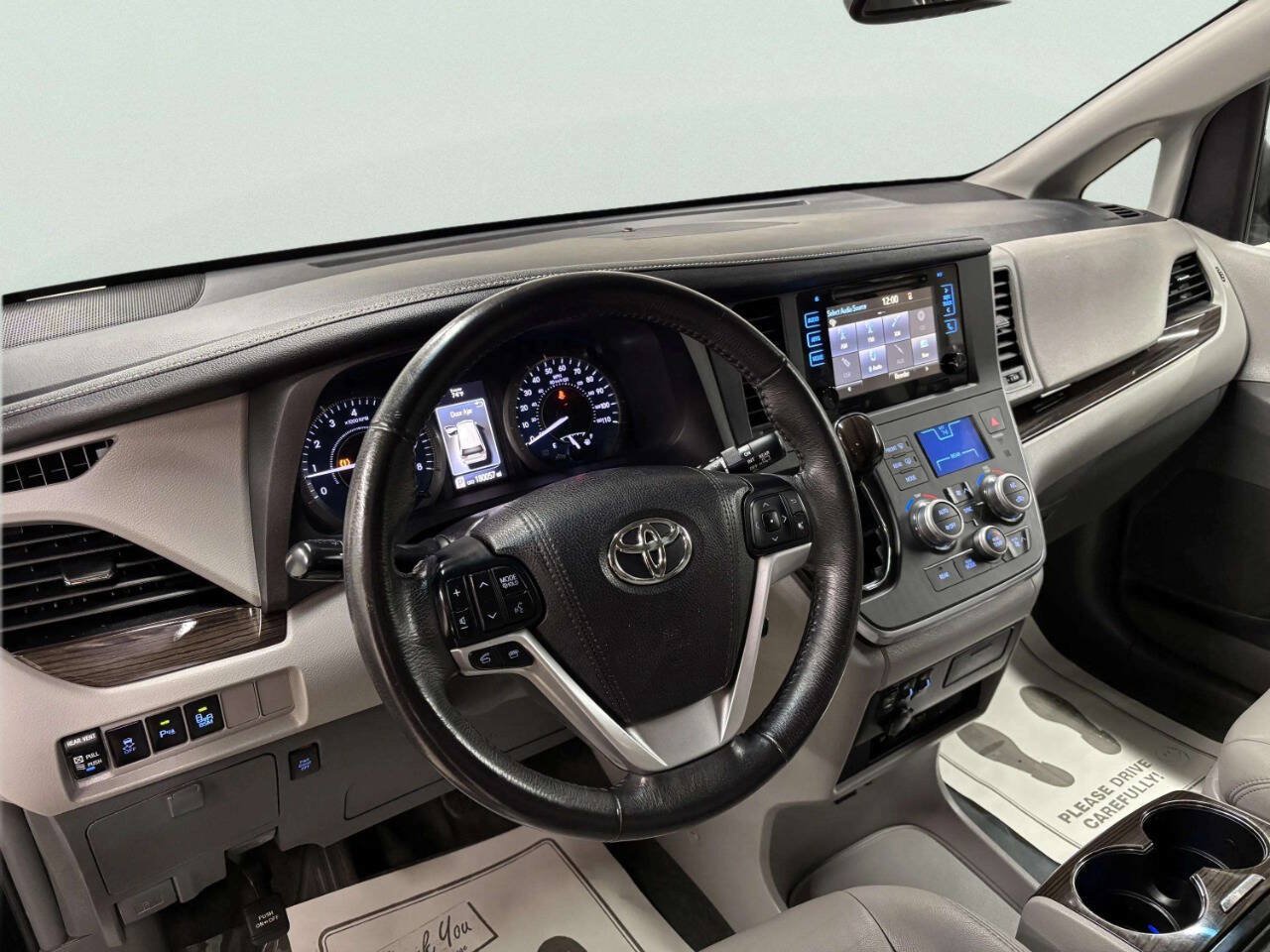 Used 2017 Toyota Sienna XLE Premium AWD/4WD image 15