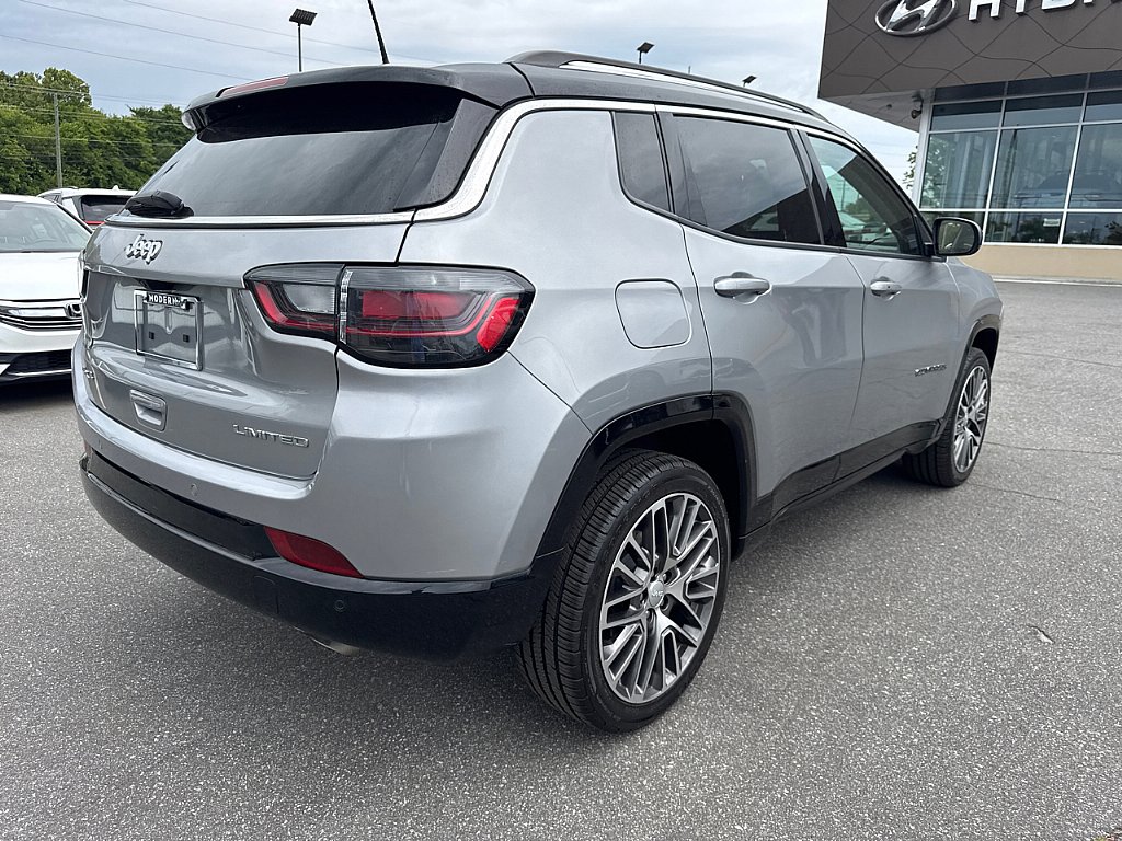 Used 2022 Jeep Compass Limited w/ Elite Group AWD/4WD image 4