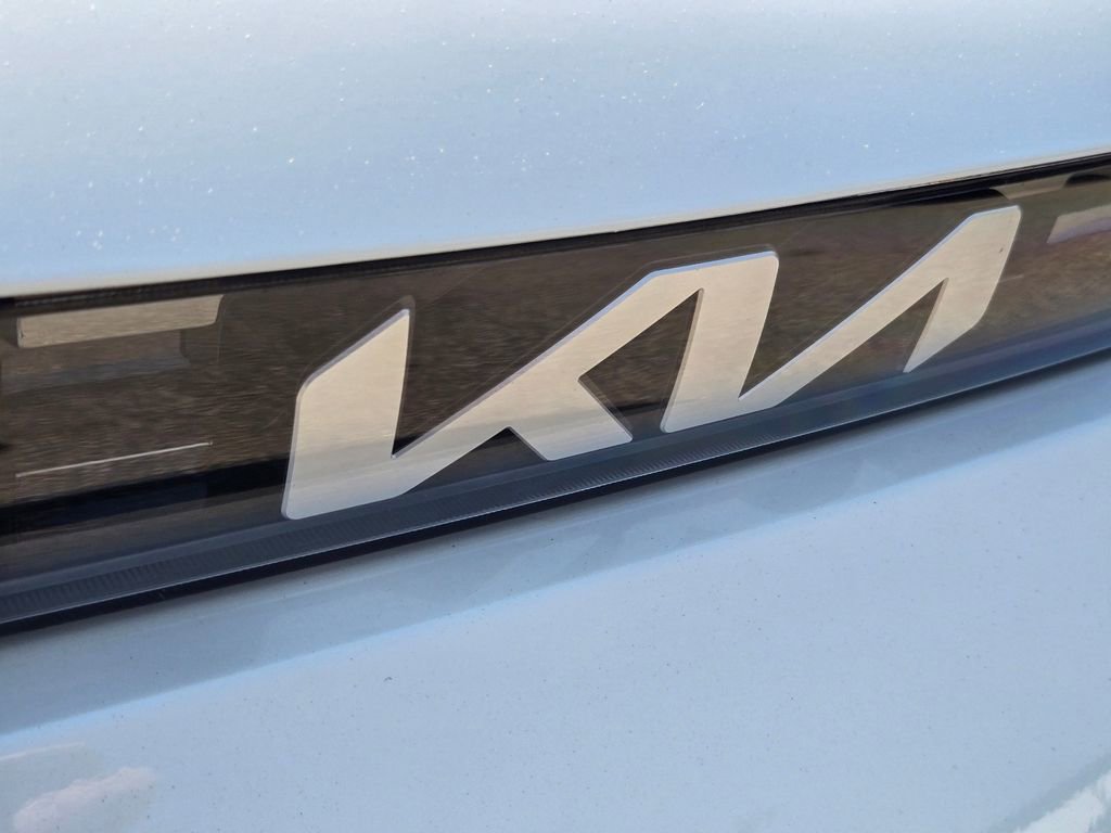 Used 2025 Kia Soul LX FWD image 5