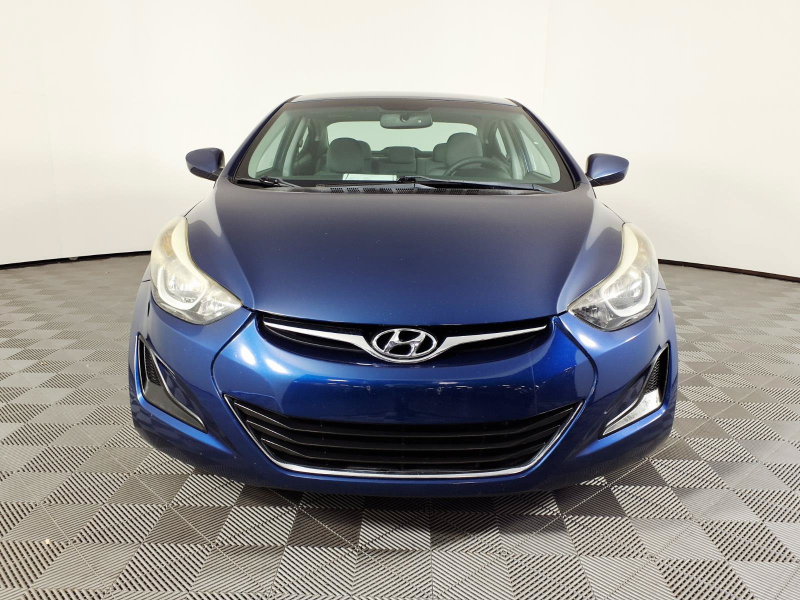 Used 2015 Hyundai Elantra SE FWD image 2