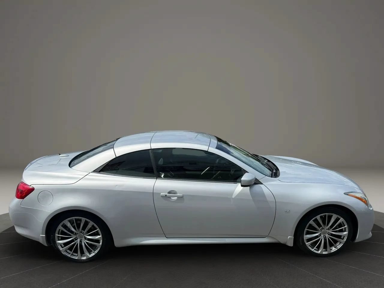 Used 2014 INFINITI Q60 Convertible w/ Premium Package RWD image 7