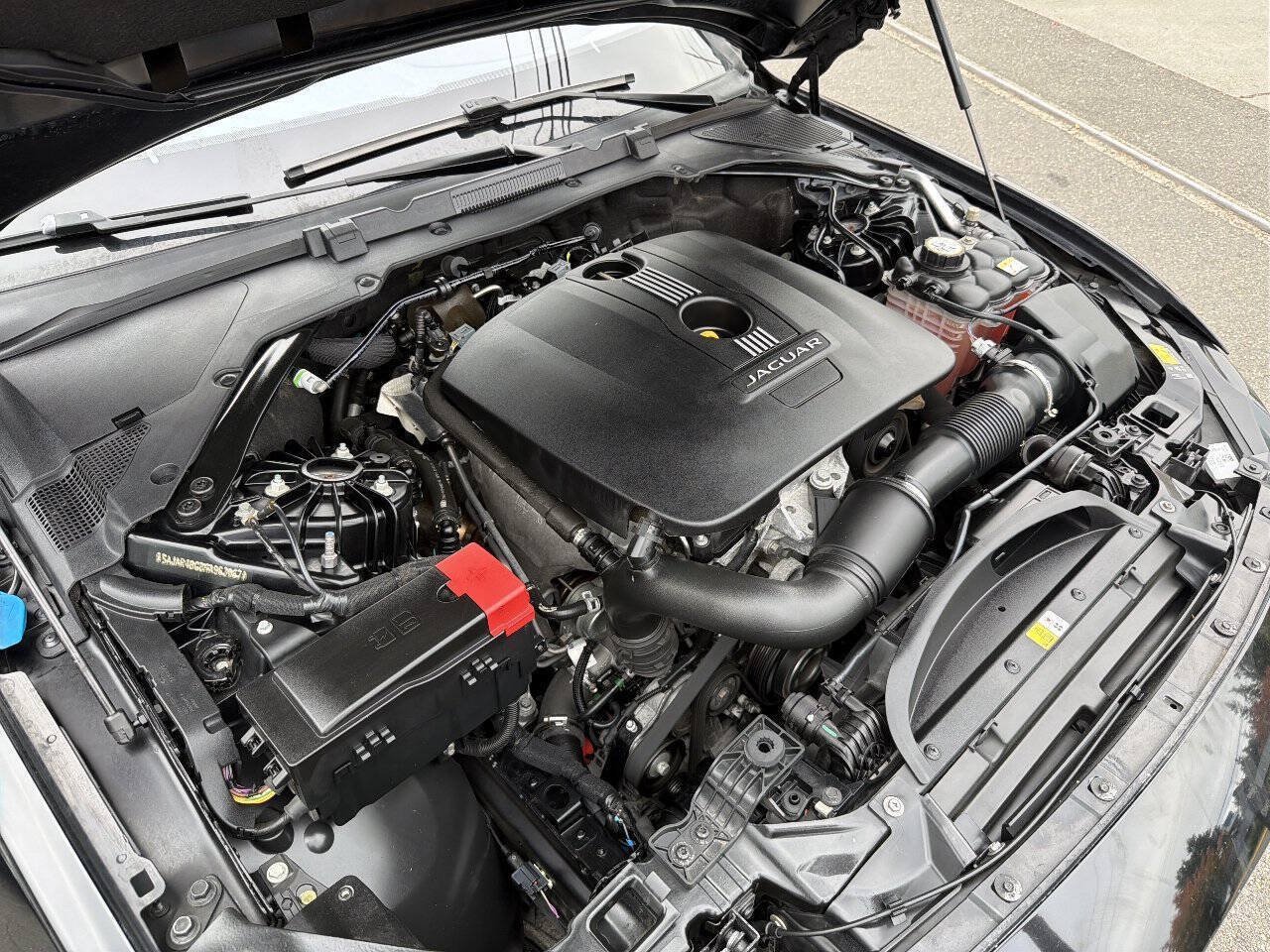 Used 2017 Jaguar XE RWD image 14