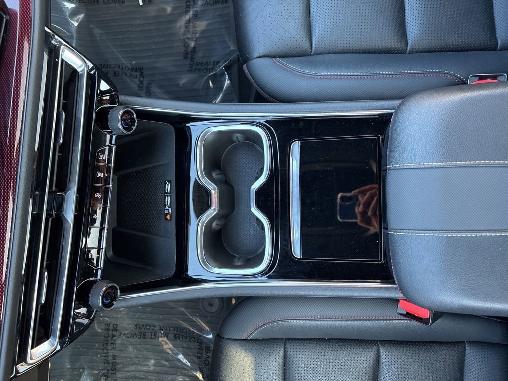 Used 2024 Chevrolet Traverse RS image 38