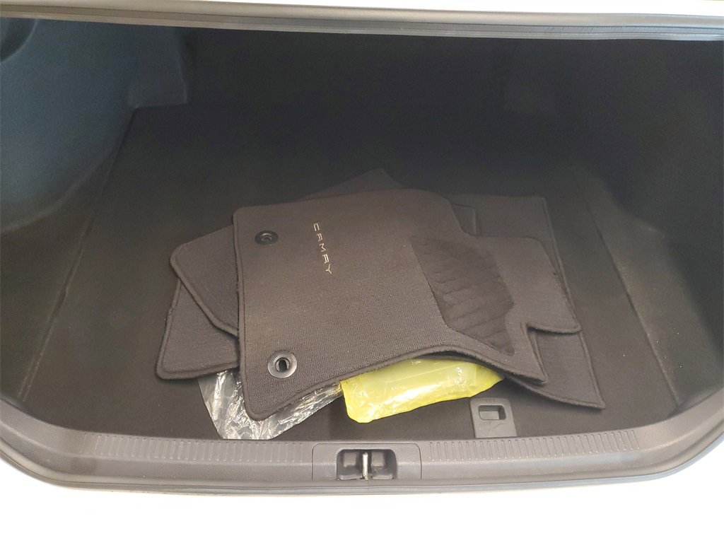 Used 2021 Toyota Camry XLE image 10