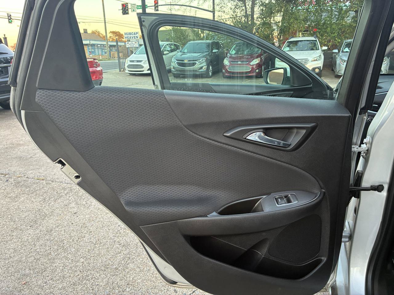 Used 2016 Chevrolet Malibu LT FWD image 17