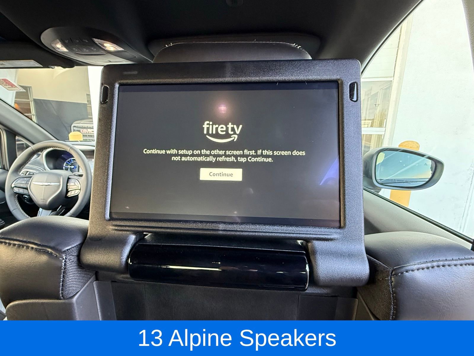 Used 2023 Chrysler Pacifica Touring-L w/ Uconnect Theater Family Group image 21