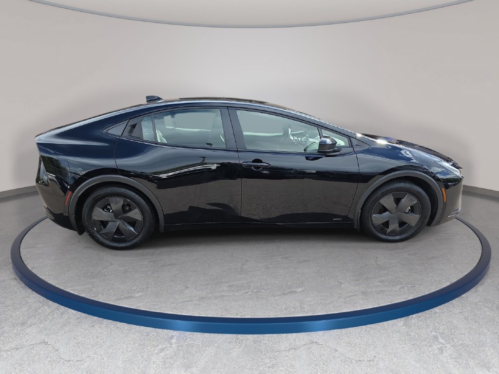 Used 2024 Toyota Prius LE AWD/4WD image 5