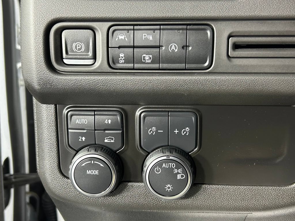 Used 2024 Chevrolet Suburban RST w/ Luxury Package AWD/4WD image 32