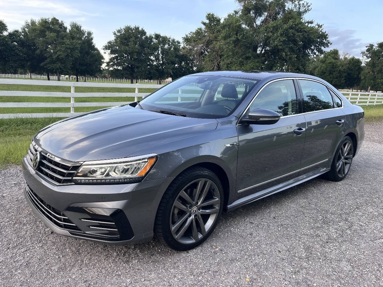 Used 2019 Volkswagen Passat 2.0T SE R-Line FWD image 3