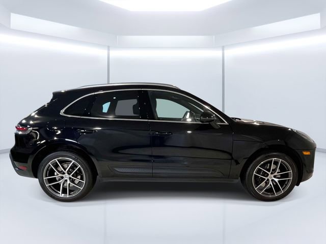 Certified 2025 Porsche Macan image 9