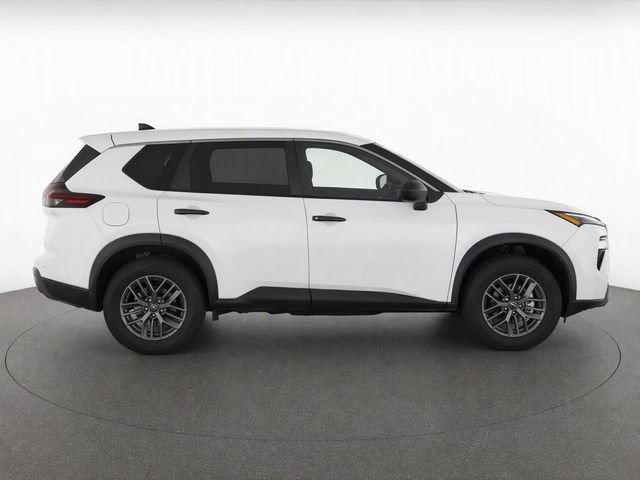 Used 2024 Nissan Rogue S FWD image 2