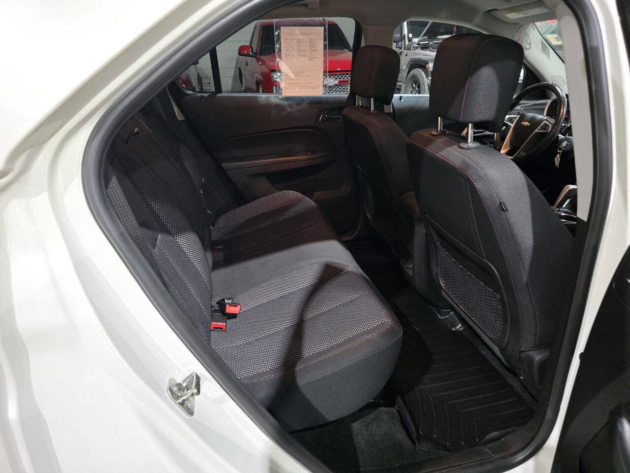 Used 2015 Chevrolet Equinox LT image 31