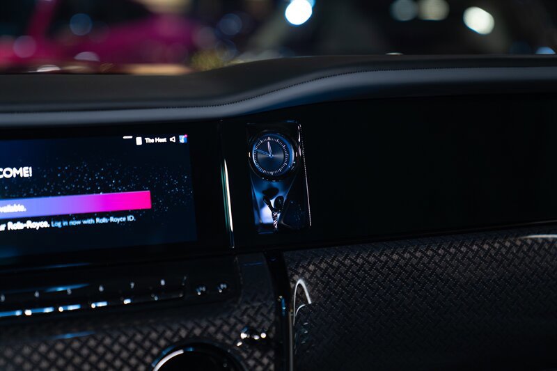 Used 2025 Rolls-Royce Cullinan Black Badge AWD/4WD image 18
