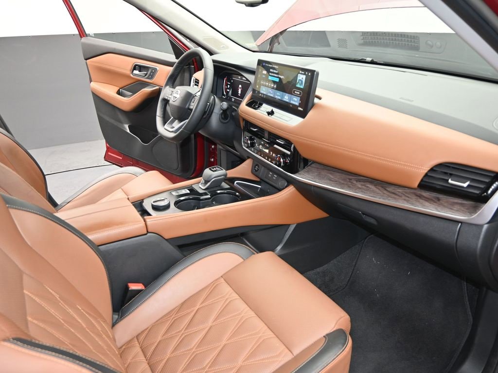 Used 2025 Nissan Rogue Platinum w/ Platinum Premium Package image 26