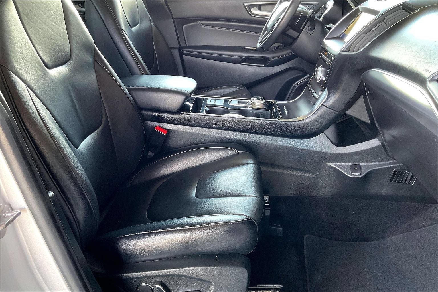 Used 2019 Ford Edge Titanium AWD/4WD image 24