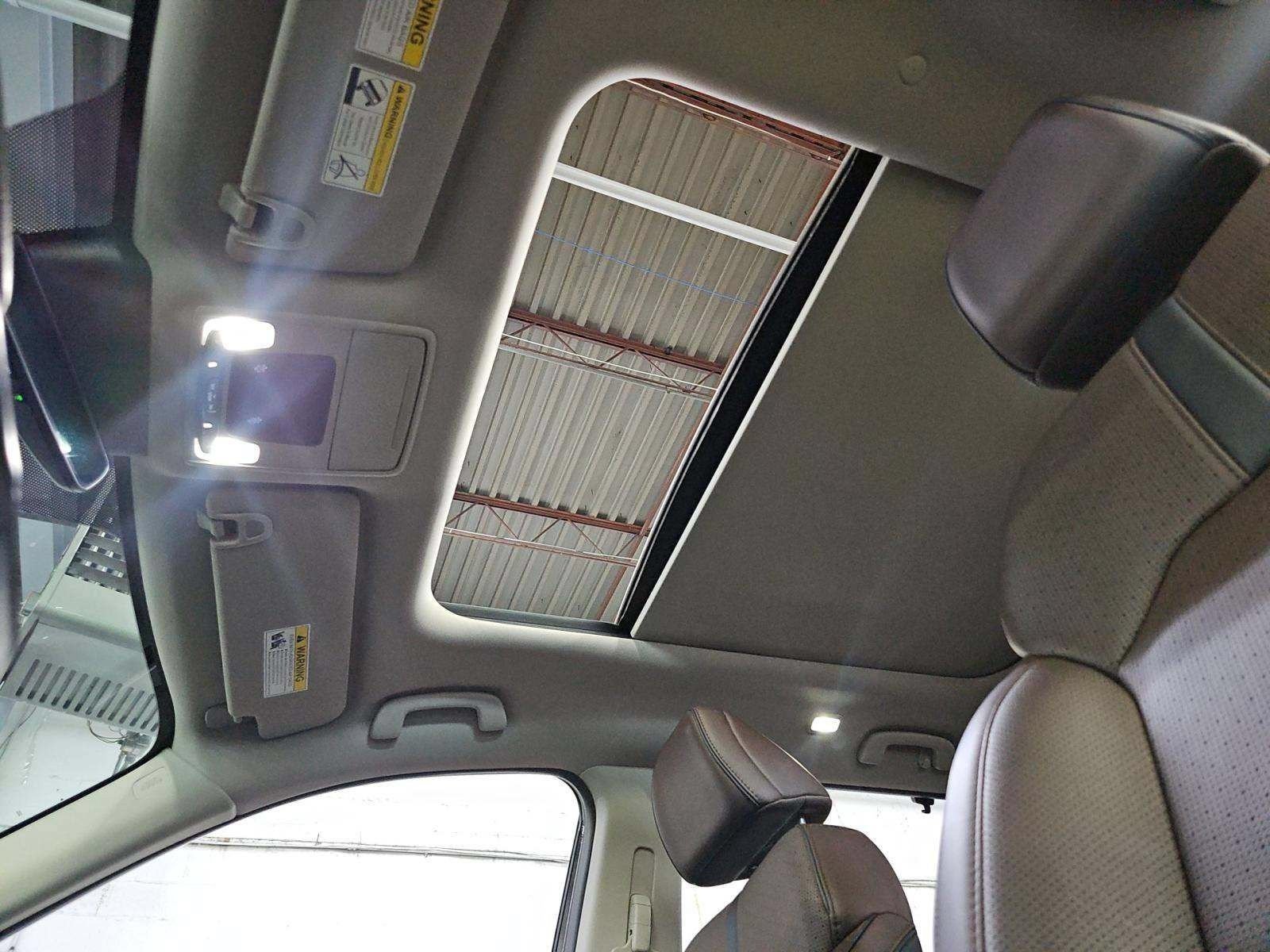 Used 2023 Honda Pilot Elite image 11