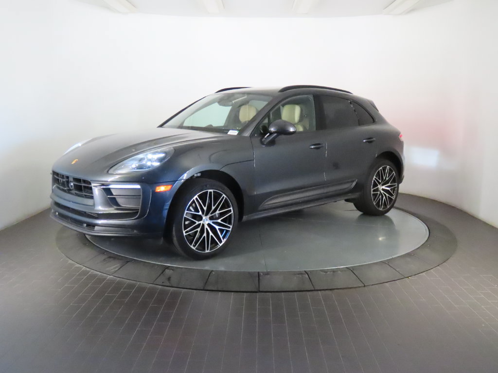 Certified 2023 Porsche Macan AWD/4WD image 1