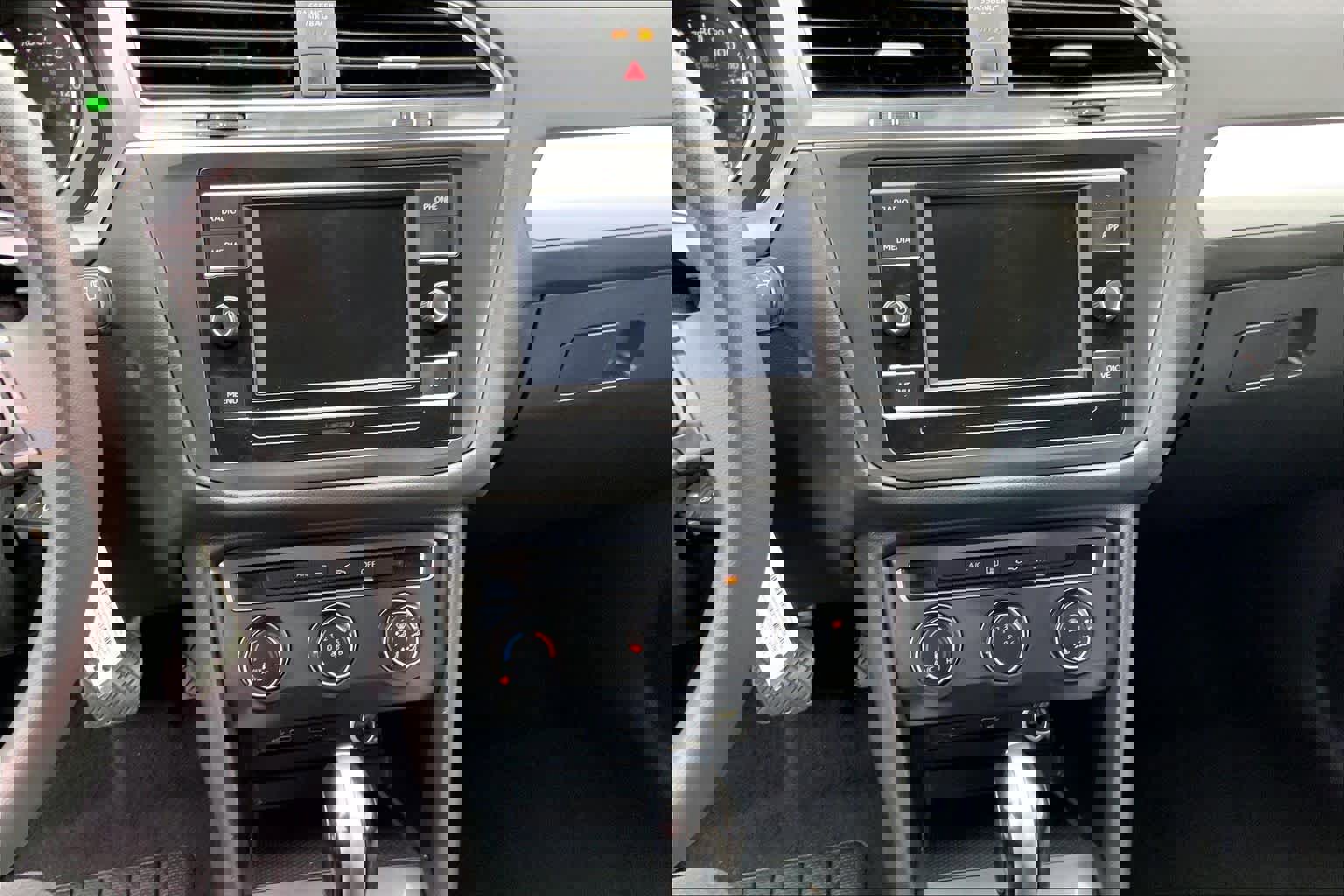 Used 2020 Volkswagen Tiguan S image 31