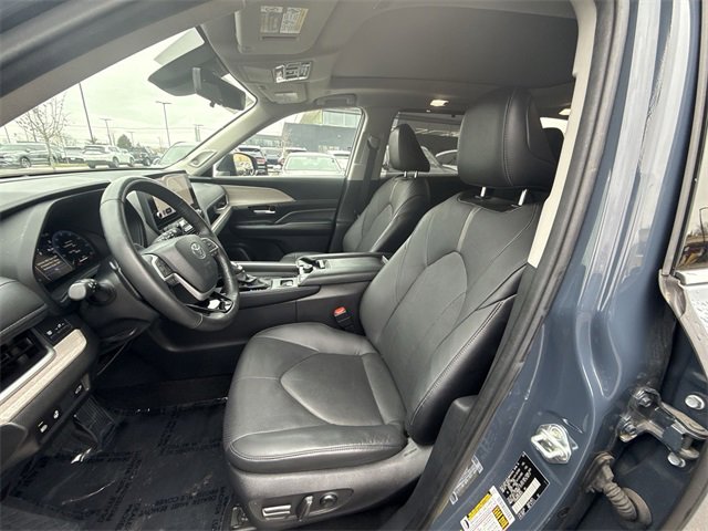 Used 2024 Toyota Grand Highlander Platinum image 11