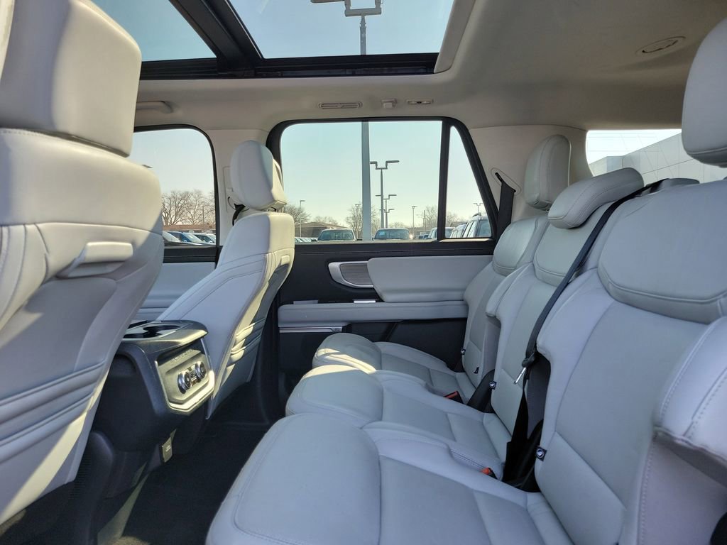 Certified 2025 Ford Expedition Max Platinum image 13