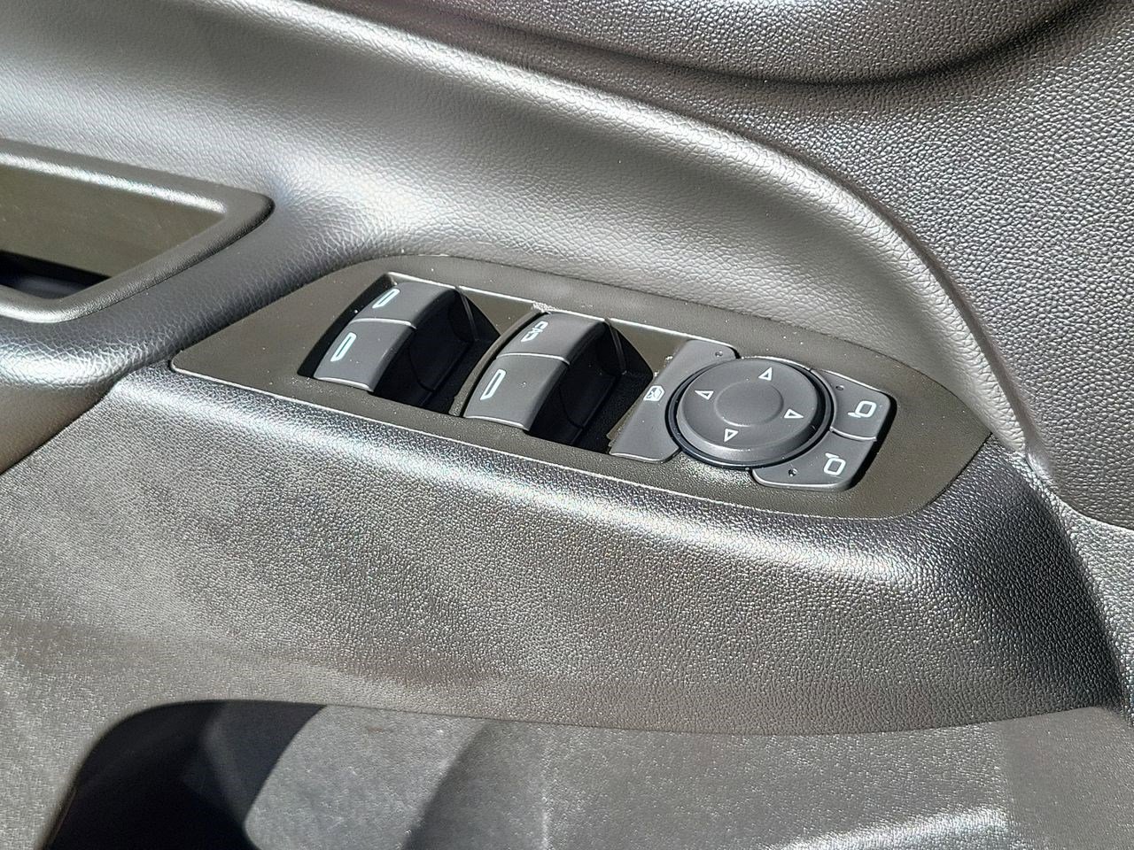 Used 2021 Chevrolet Equinox LT image 25