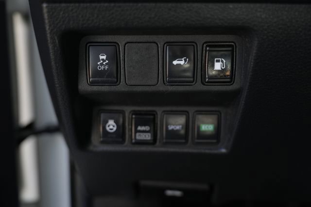 Used 2018 Nissan Rogue SV w/ Premium Package image 47