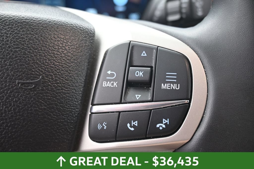 Used 2025 Ford Explorer Active AWD/4WD image 25