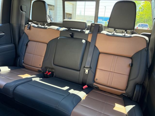 Certified 2025 Chevrolet Silverado 1500 High Country w/ Technology Package AWD/4WD image 13