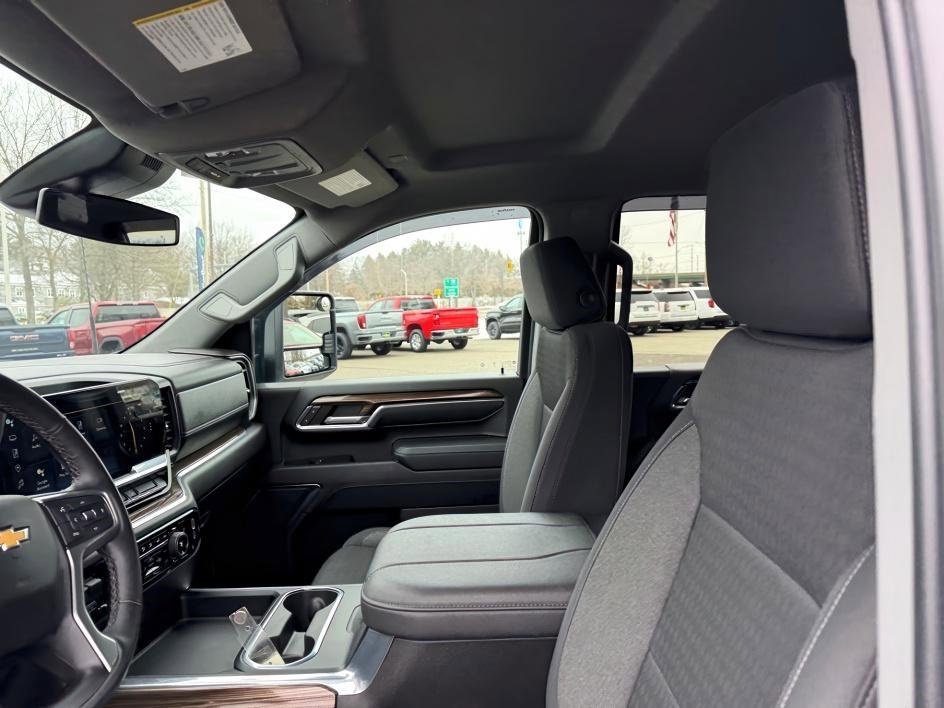 Used 2024 Chevrolet Silverado 2500 LT w/ Convenience Package image 11