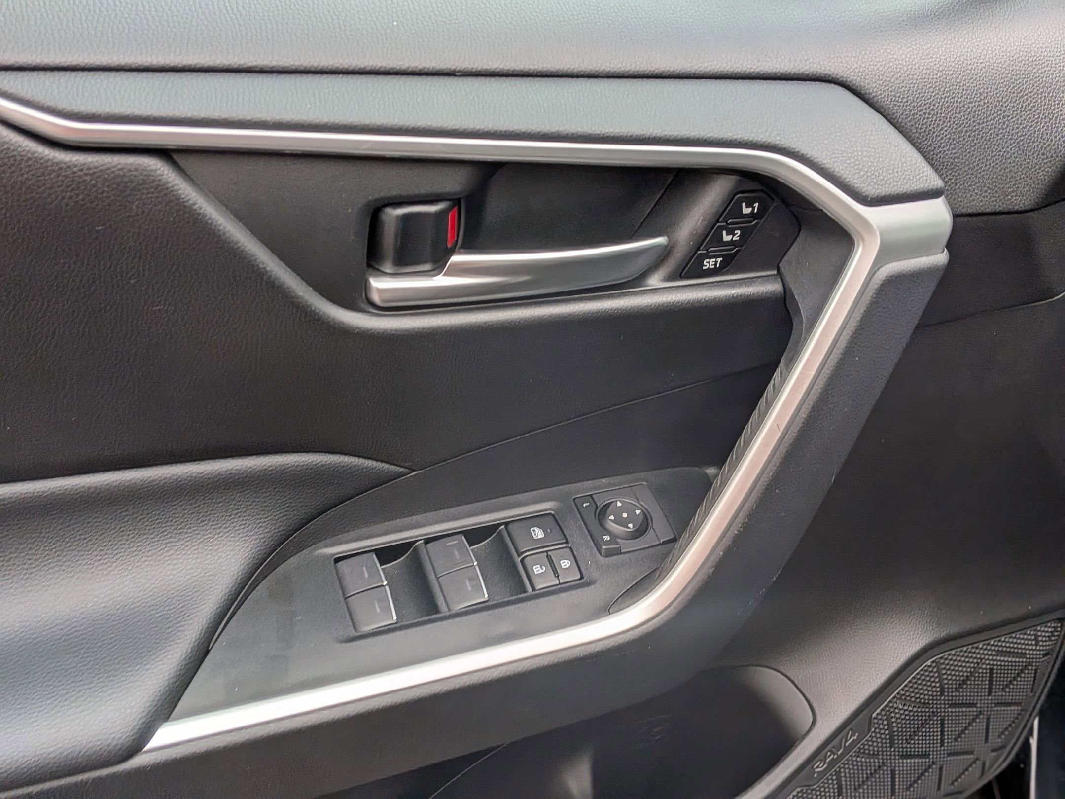 Used 2023 Toyota RAV4 XLE Premium image 15