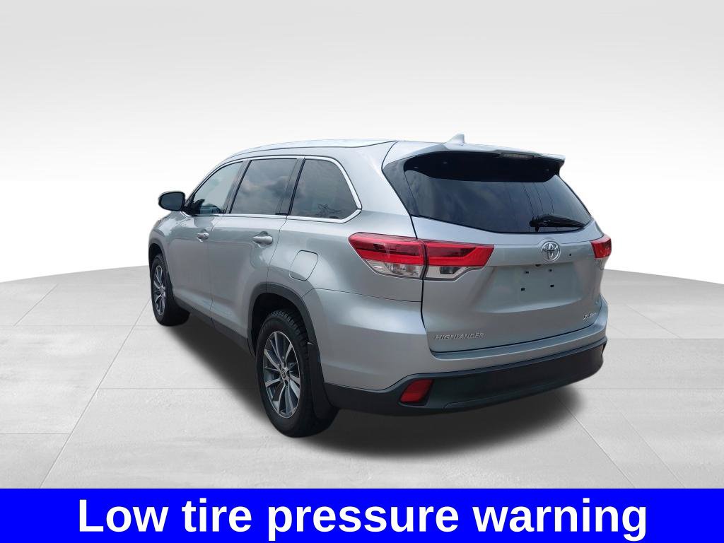 Used 2019 Toyota Highlander XLE AWD/4WD image 18