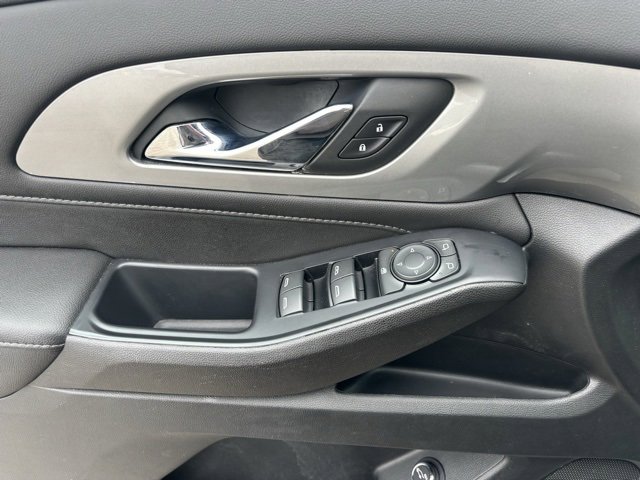 Used 2022 Chevrolet Traverse LT image 11