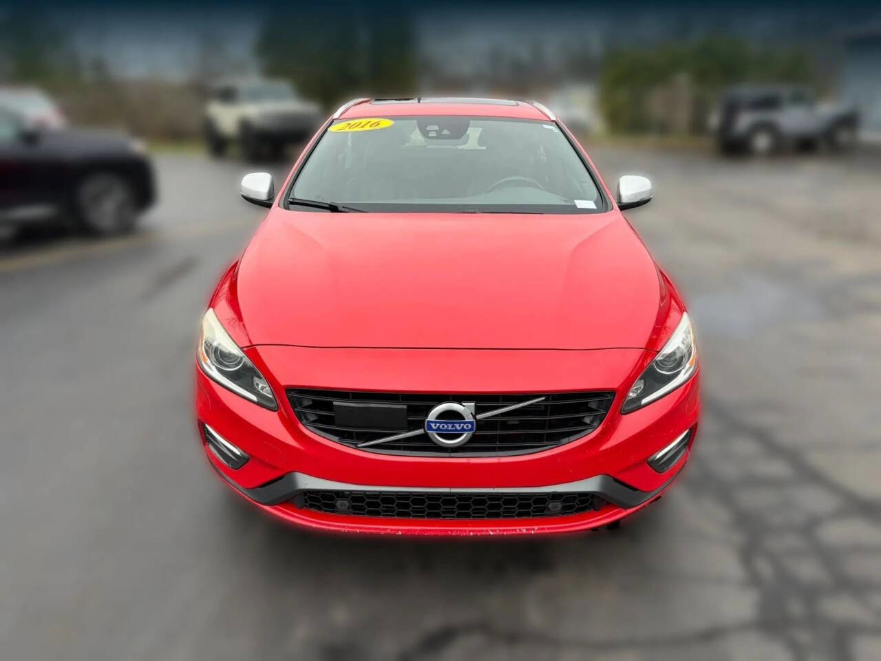 Used 2016 Volvo V60 T6 R-Design Platinum w/ Climate Package image 2