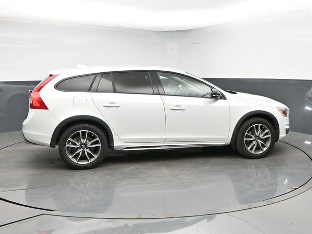 Used 2017 Volvo V60 T5 Cross Country Platinum AWD/4WD image 9