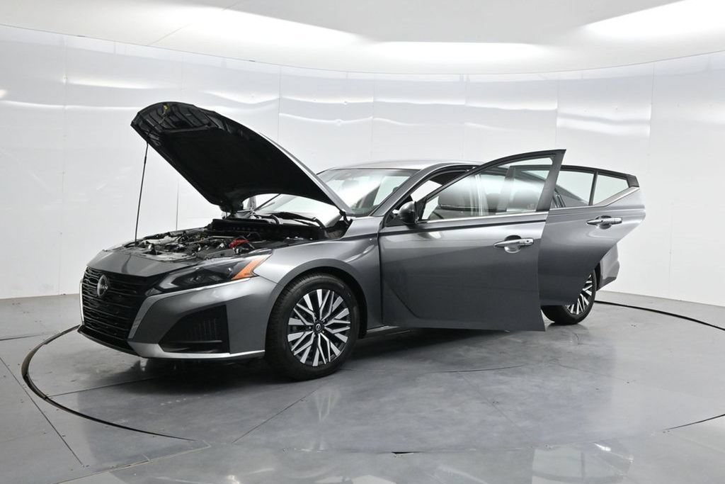 Used 2024 Nissan Altima 2.5 SV FWD image 42