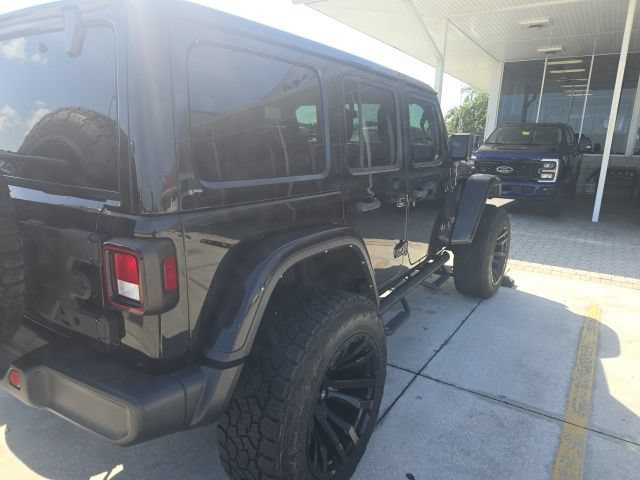 Used 2023 Jeep Wrangler Unlimited Rubicon AWD/4WD image 8