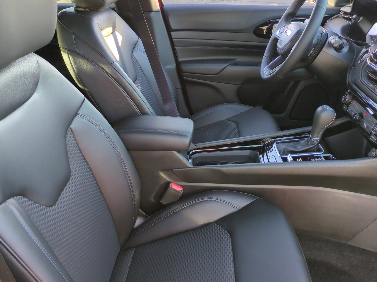 New 2026 Jeep Compass Latitude image 19