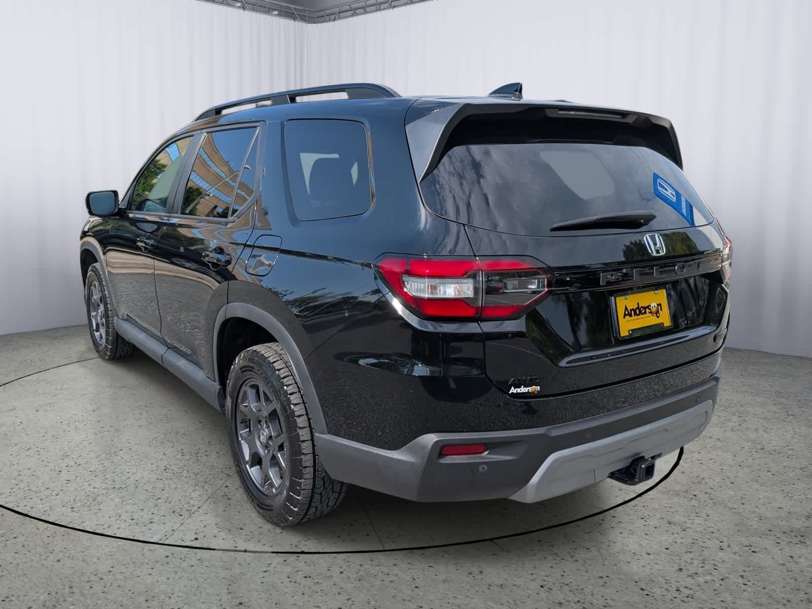 Certified 2025 Honda Pilot TrailSport image 5