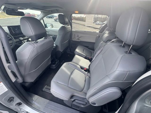 Used 2024 Toyota Sienna XLE image 16