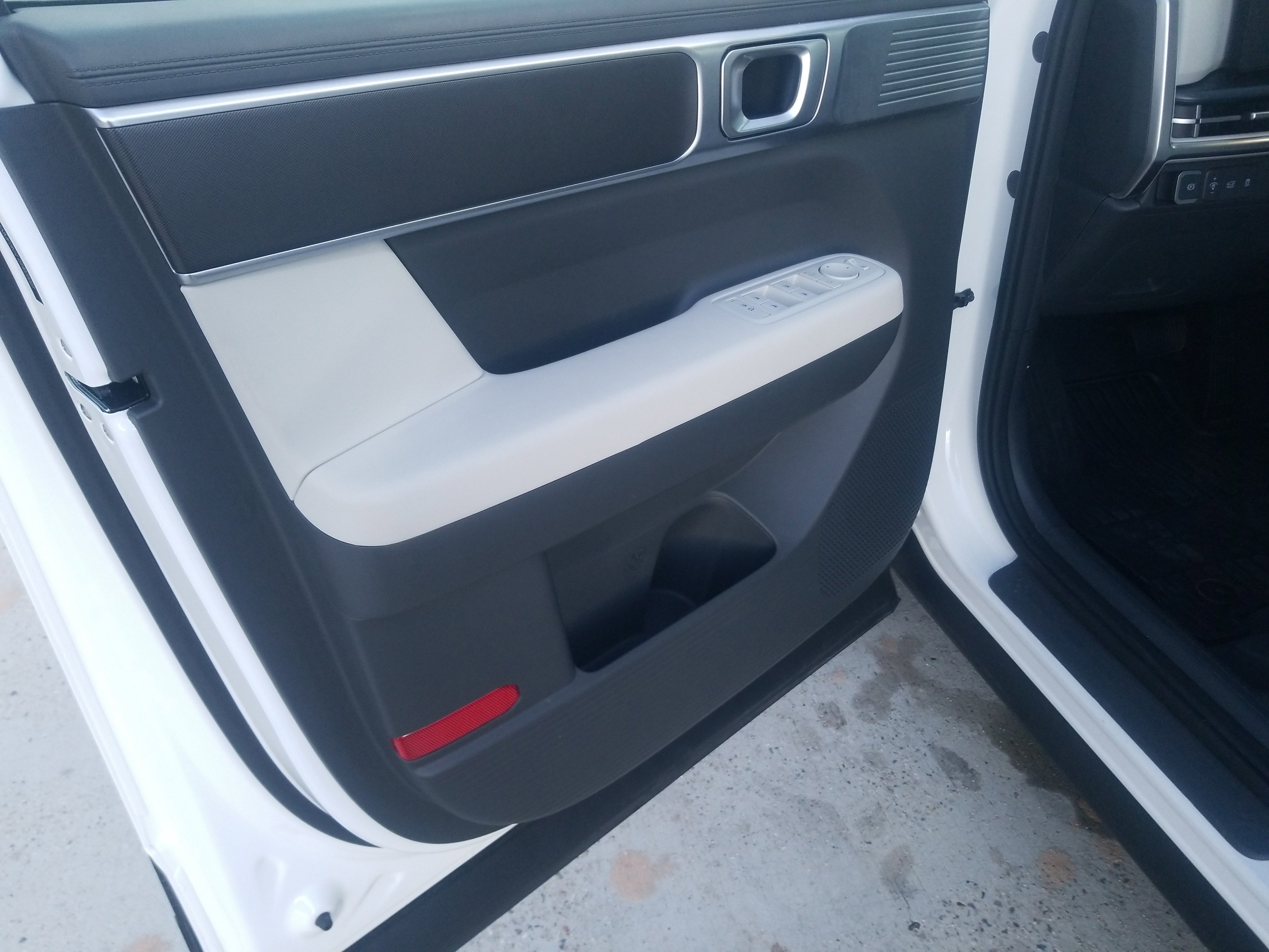 Certified 2025 Hyundai Santa Fe SE image 9