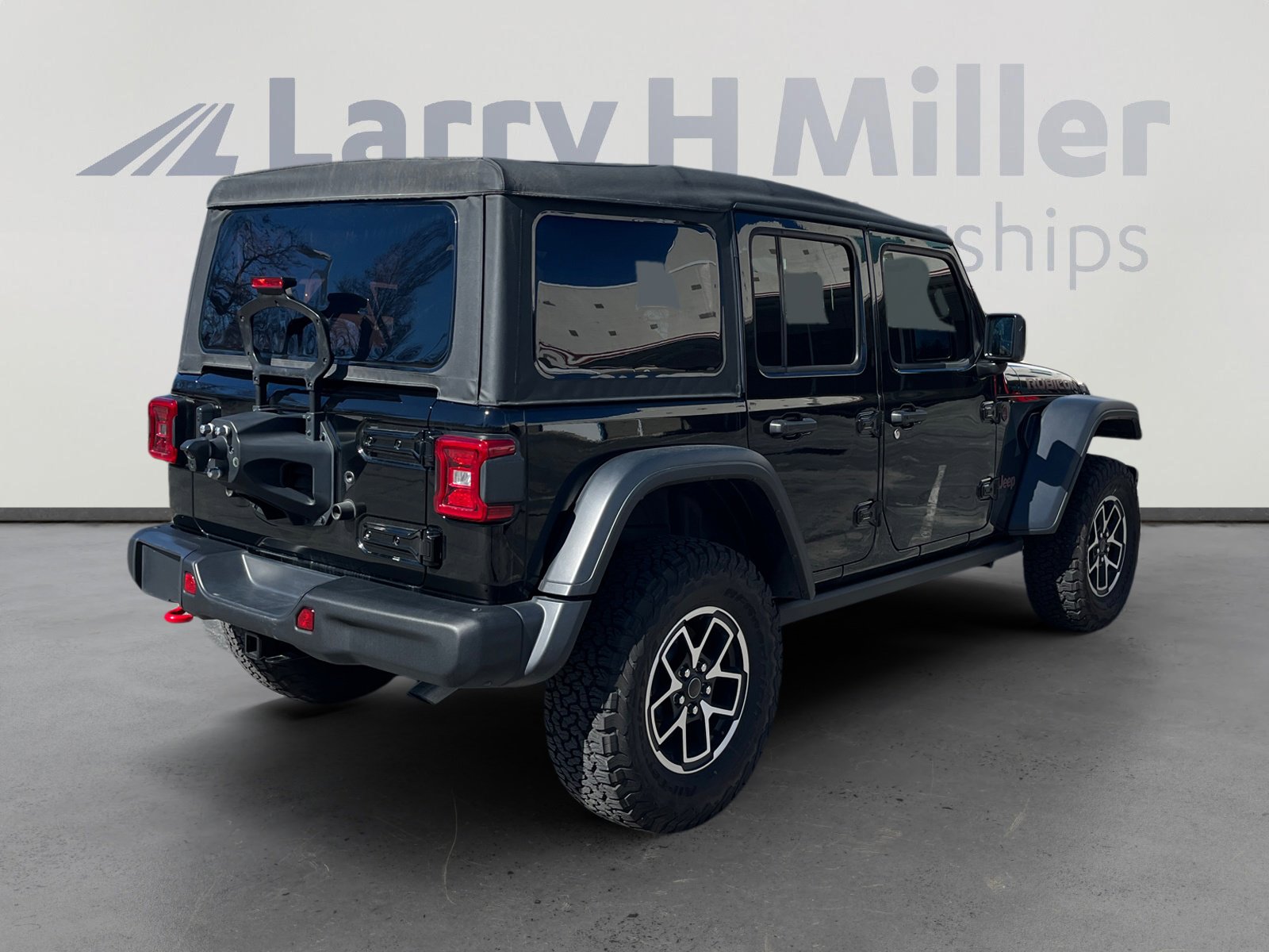 Used 2025 Jeep Wrangler Rubicon w/ Steel Bumper Group image 5
