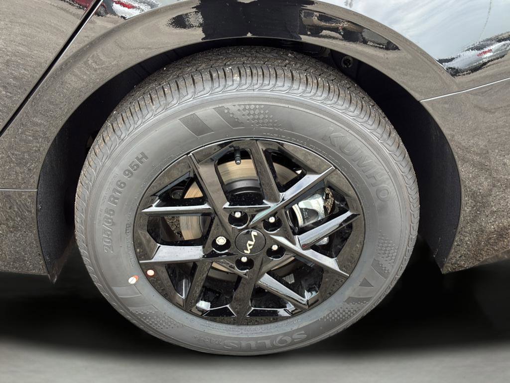 New 2026 Kia K5 LXS FWD image 40