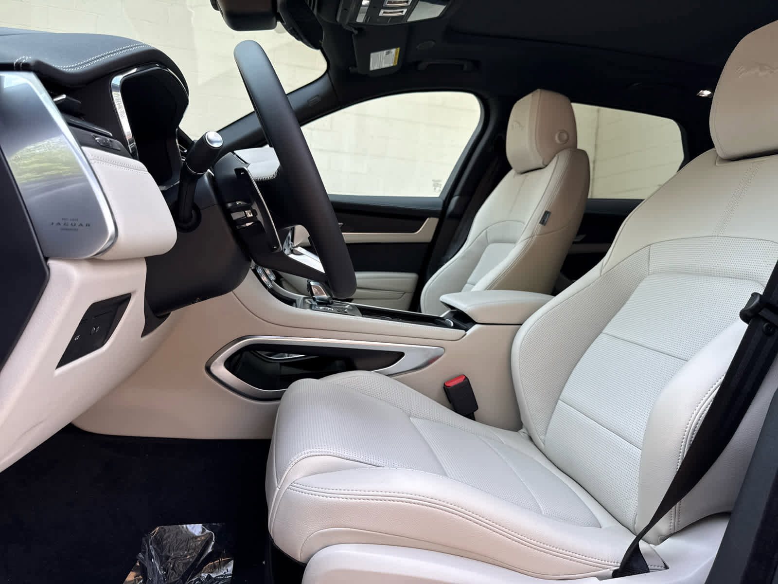 Used 2026 Jaguar F-PACE R-Dynamic S image 15