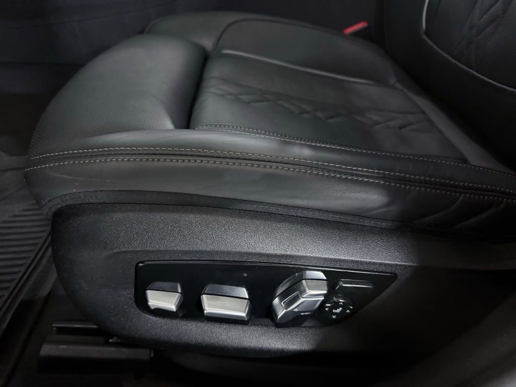 Used 2023 BMW M550i xDrive w/ Executive Package AWD/4WD image 20