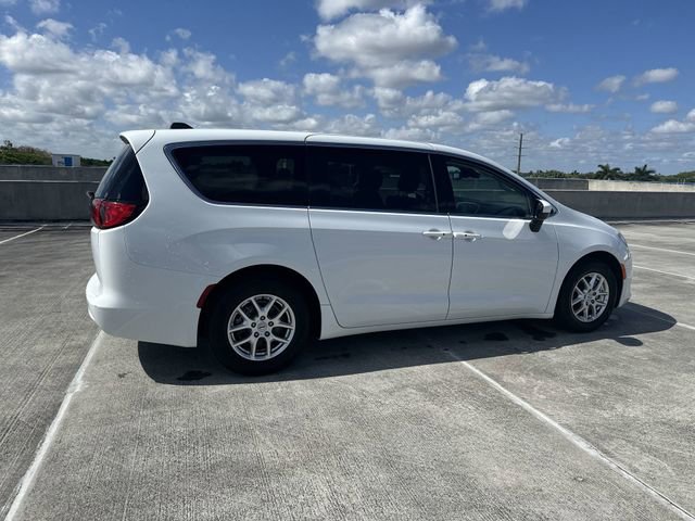 Used 2023 Chrysler Voyager LX FWD image 35