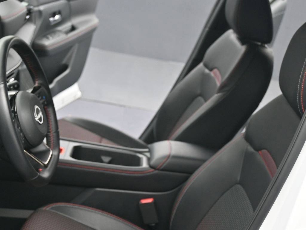 Certified 2025 Nissan Kicks SR image 16