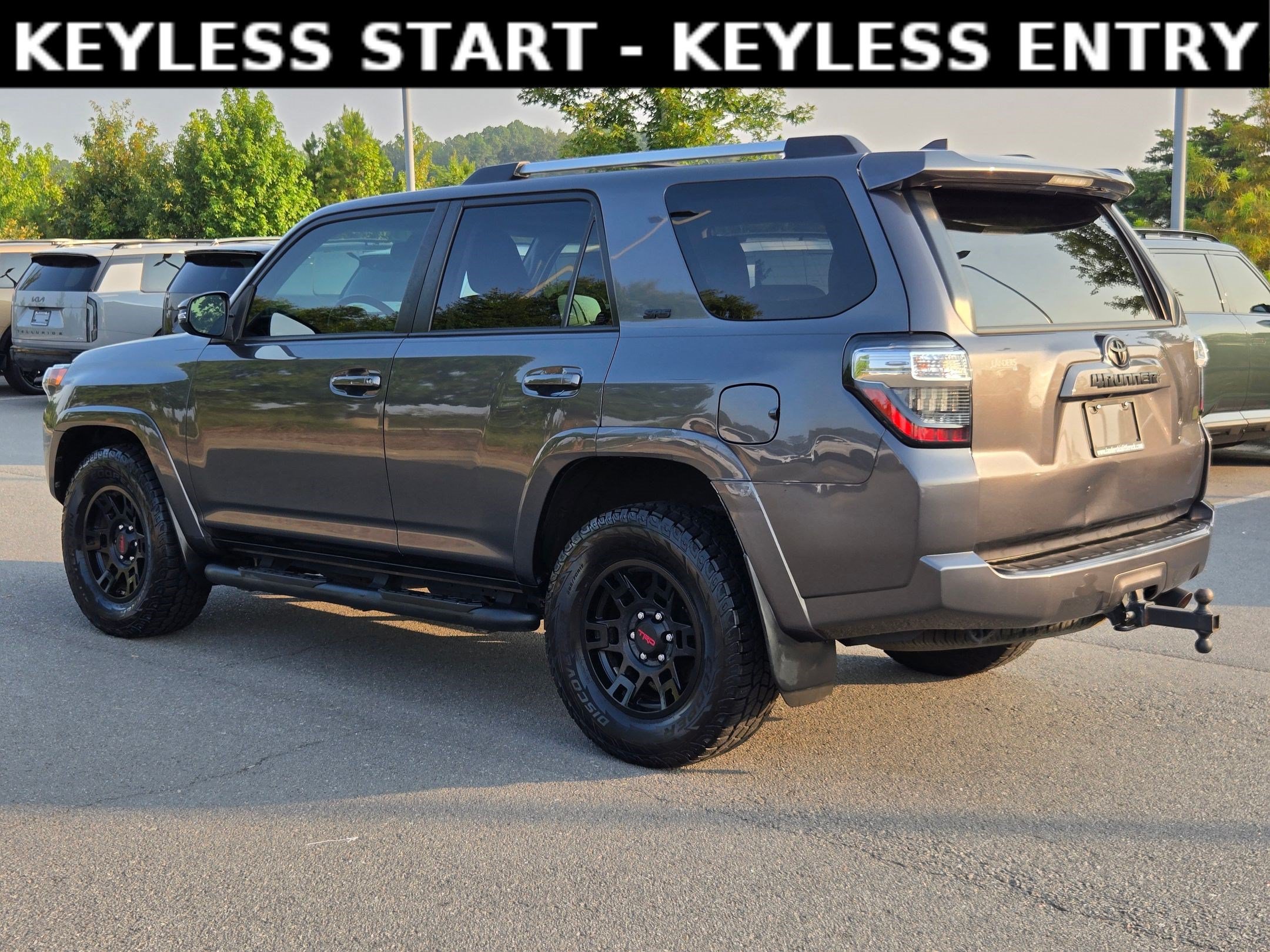 Used 2020 Toyota 4Runner SR5 Premium w/ Moonroof Package RWD image 5