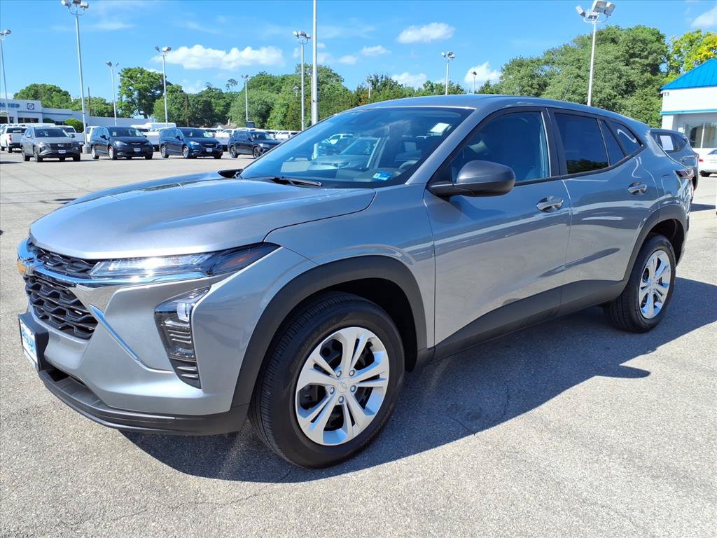 Used 2026 Chevrolet Trax LS w/ Driver Confidence Package FWD image 8